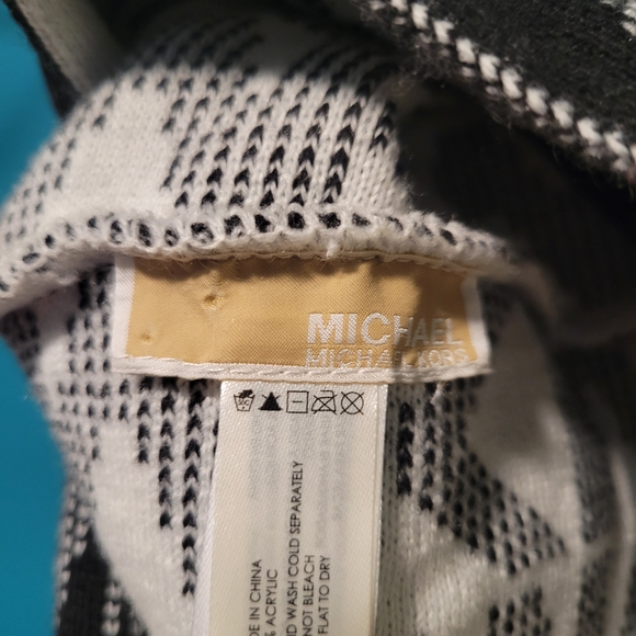 MICHAEL Michael Kors Monochrome Knit Scarf - Picture 3 of 4